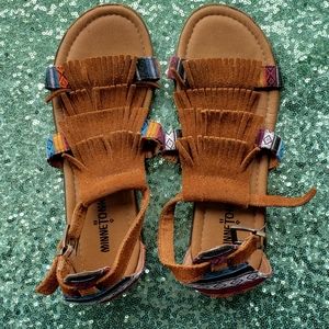 MINNETONKA FRINGE BOHO SANDALS SIZE 6